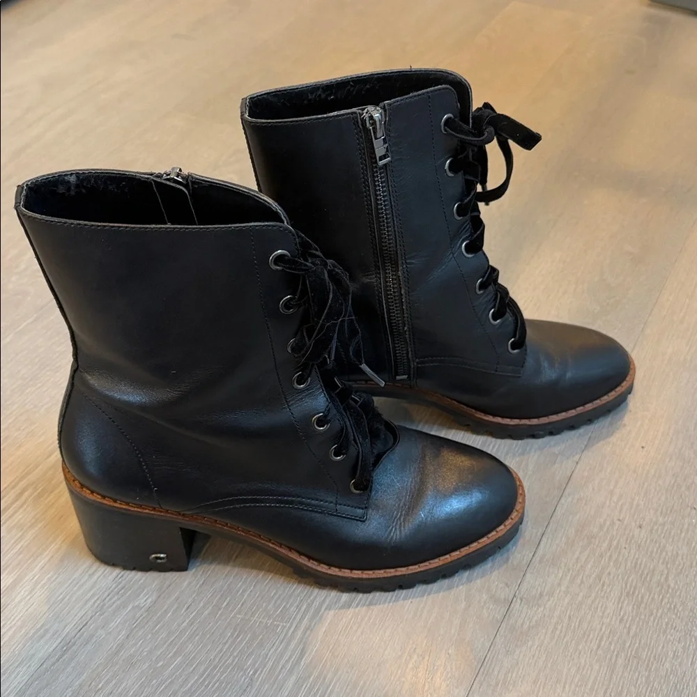 Coach Black Lace-Up Leather Boots GUC , sz 8.5 - Picture 9 of 11